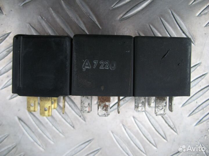 Реле стеклоочистителей Volkswagen Passat B4