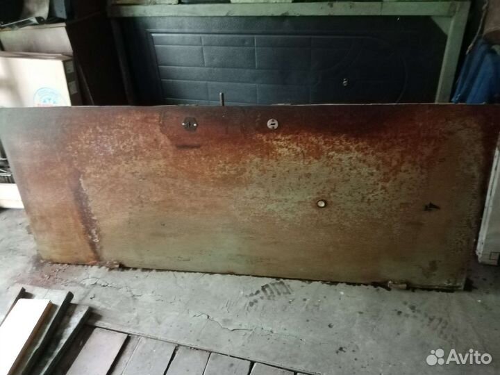 Продам железную дверь