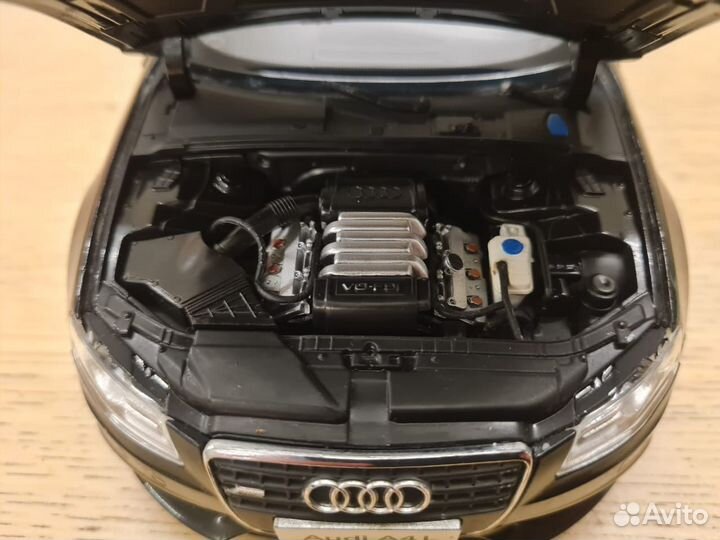 Модель Audi A4L Paudi 1/18