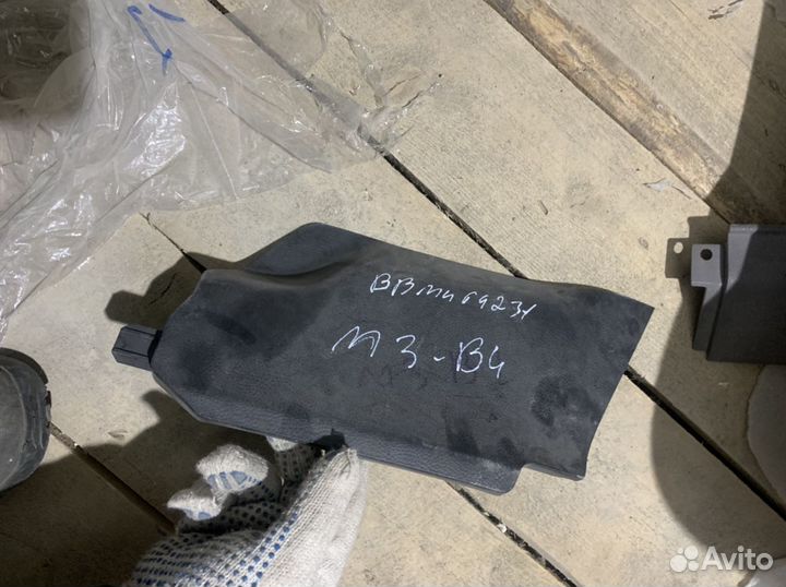 Накладка консоли правая Мазда 3 bl