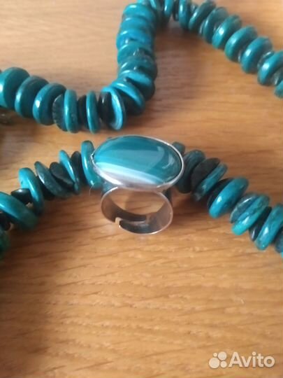 Элегантные бусы и два кольца