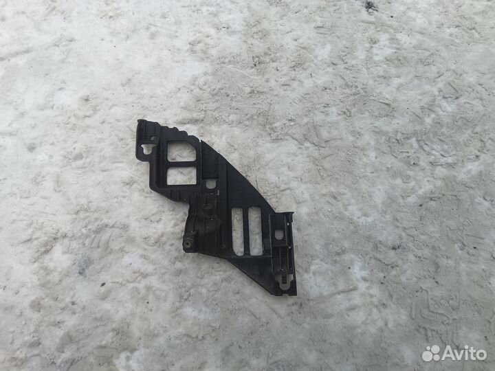 Volkswagen Golf 6 Крепление фары правой