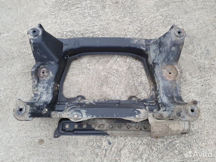 Балка подмоторная (подрамник) Mercedes W220