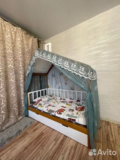 Кроватка детская из массива дерева