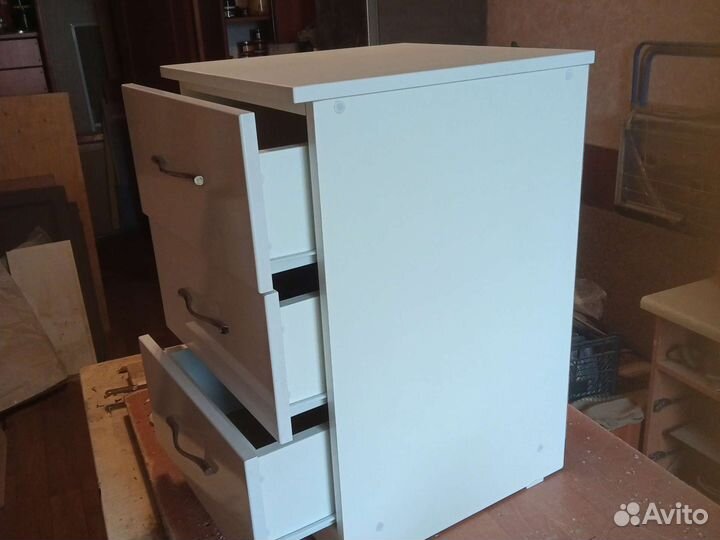 Тумба прикроватная белая