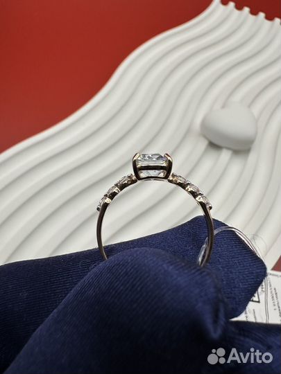 Кольцо с топазом 1,61 гр