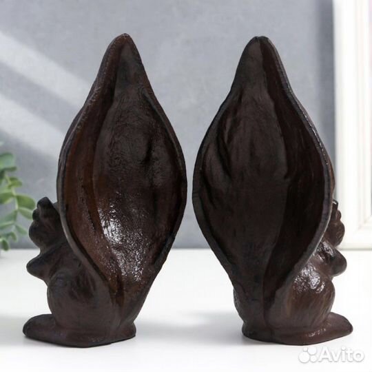 Держатель для книг из чугуна Белочки