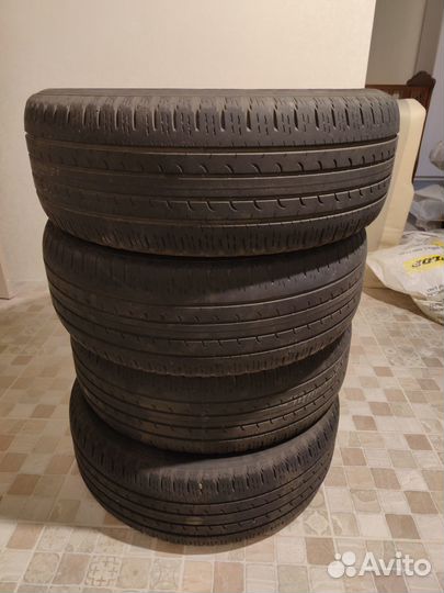 Goodyear EfficientGrip SUV 4x4 225/60 R18