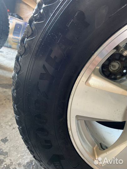 Goodyear UltraGrip 245/65 R17