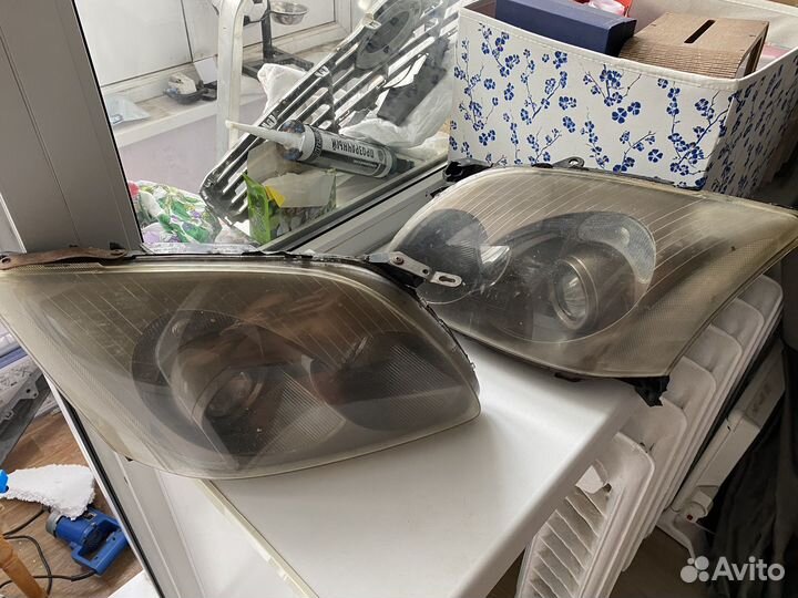 Фары toyota avensis 2