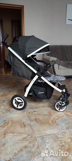 Прогулочная коляска с надувными колесами