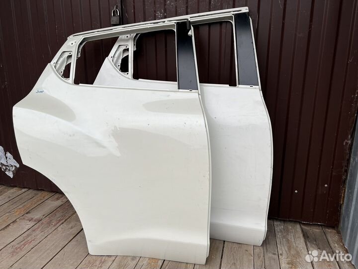 Ниссан жук дверь белая
