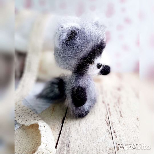 Енот вязаная мягуая игрушка ручной работы0