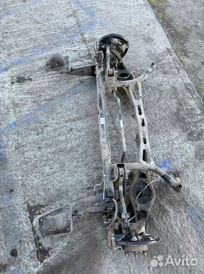 Задняя балка рычаг ступица Skoda Yeti