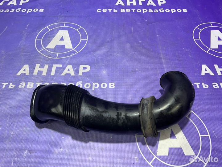 Воздушный патрубок Volkswagen Touareg 7L BAC 2004