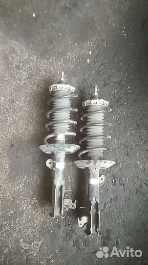 Стойка передняя правая на honda FIT GE6, GE8 L13A