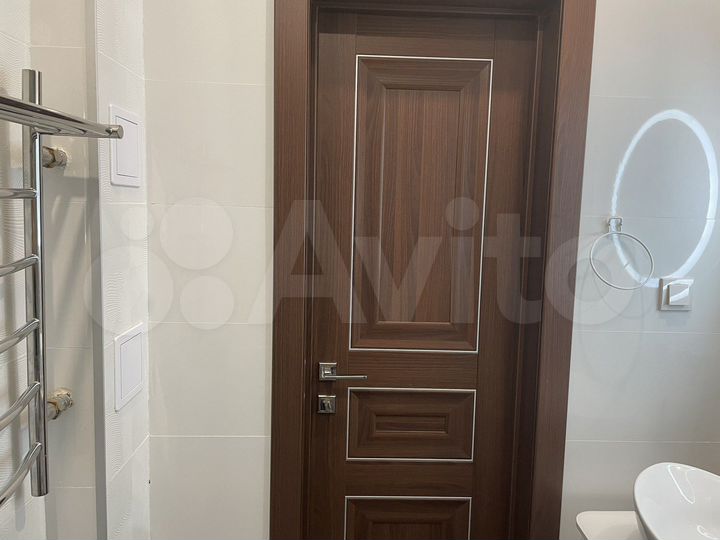 2-к. квартира, 64 м², 1/17 эт.