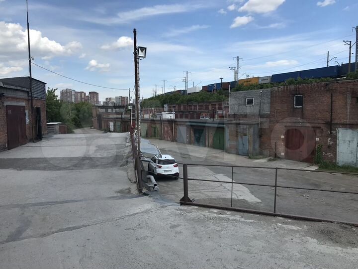 Гараж, > 30 м²