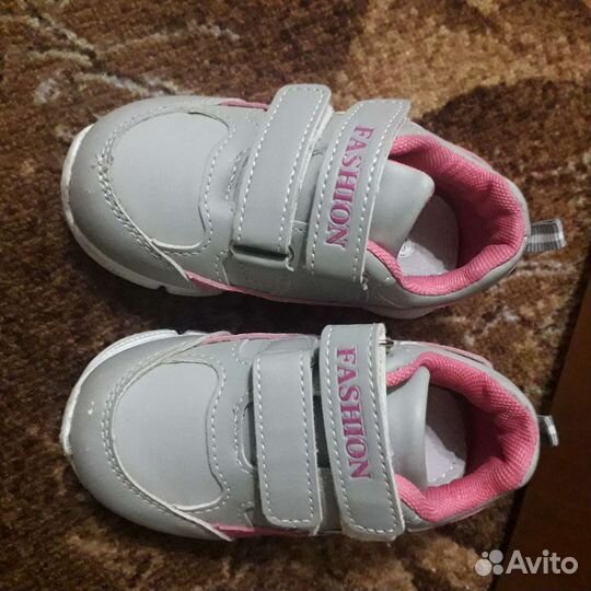 Кроссовки р22