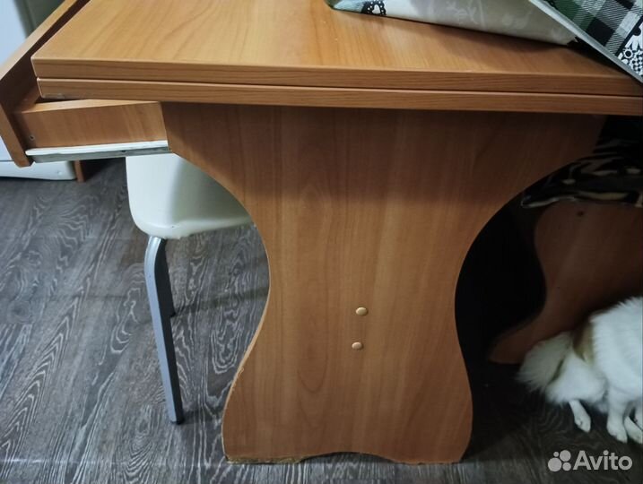 Продаётся стол бу
