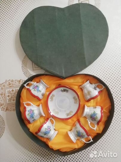 Сервиз кофейный, чайный. Фарфоровые статуэтки