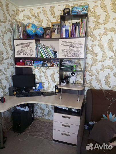 Продам школьный угловой стол