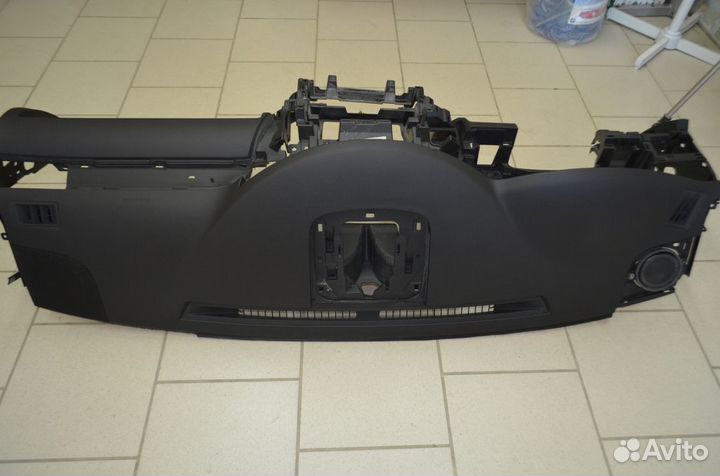 Торпедо панель приборов Lexus LX570