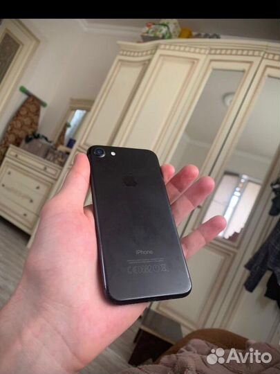 Телефон iPhone 7