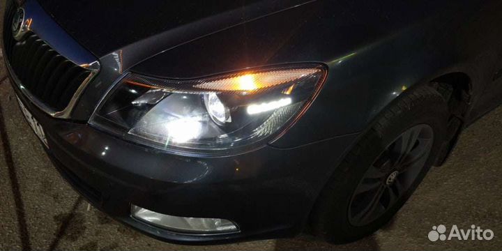 Октавия а 5. Планка в фару с подсветкой