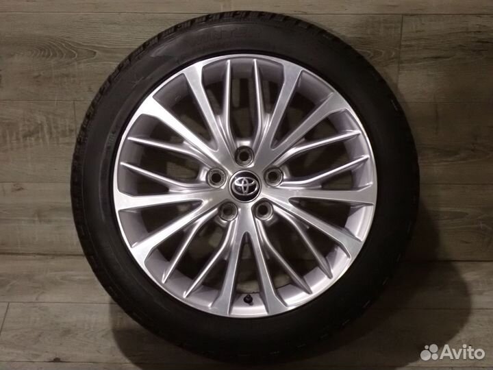 Оригинальные R18 колеса на Toyota Camry