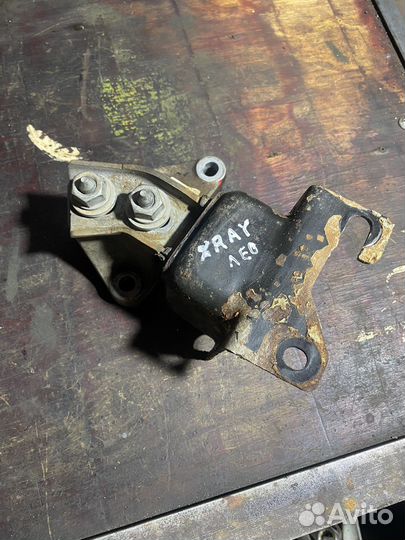 Подушка левая двигателя LADA xray мех 1,6
