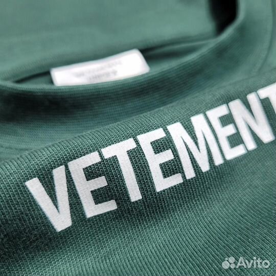 Зеленый лонгслив Vetements