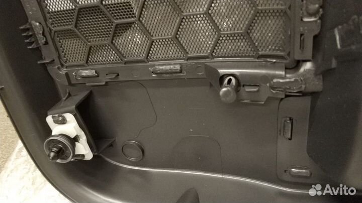 Обшивка двери передней левой Volkswagen Polo 2001