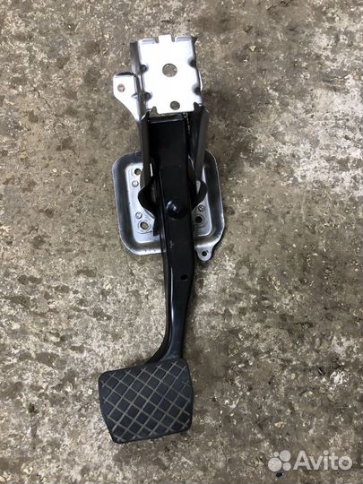 Педаль тормоза Volkswagen Passat B6