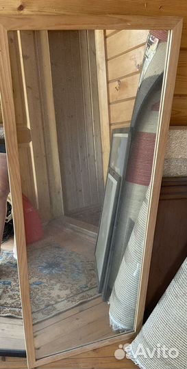 Зеркало настенное в деревянной раме