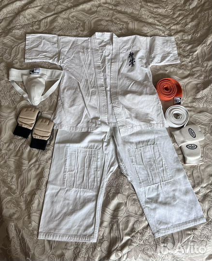 Кимоно 2 штуки и плюс все аксессуары