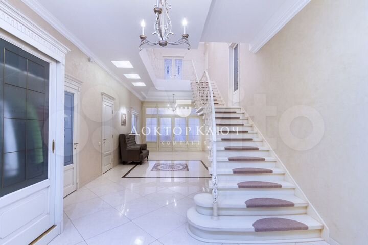 Коттедж 589,6 м² на участке 22 сот.