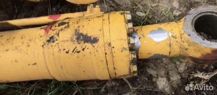 Гидроцилиндр рукояти Komatsu PC200-7