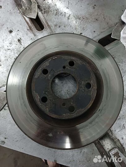 Тормозные диски на camry XV 40 2010г