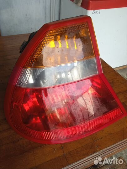 Фара задняя левая chrysler 300m