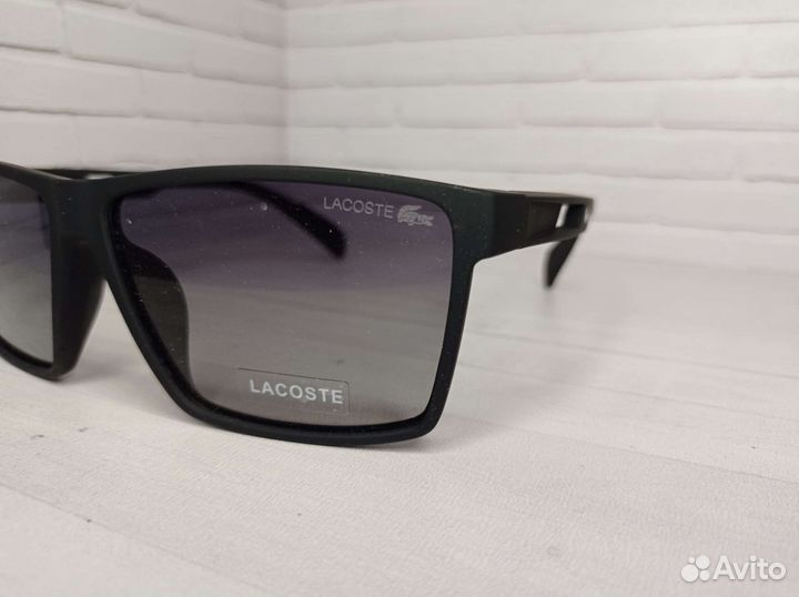 Солнцезащитные очки lacoste