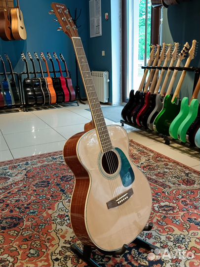 Акустическая гитара Новая