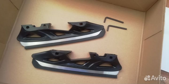 Роликовые коньки, шлем, защита