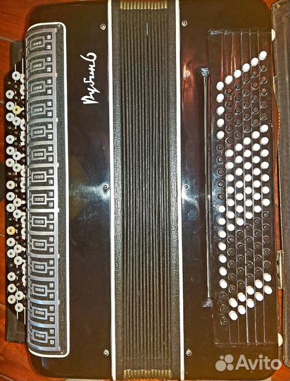 Музыкальные инструменты бу Баян. 