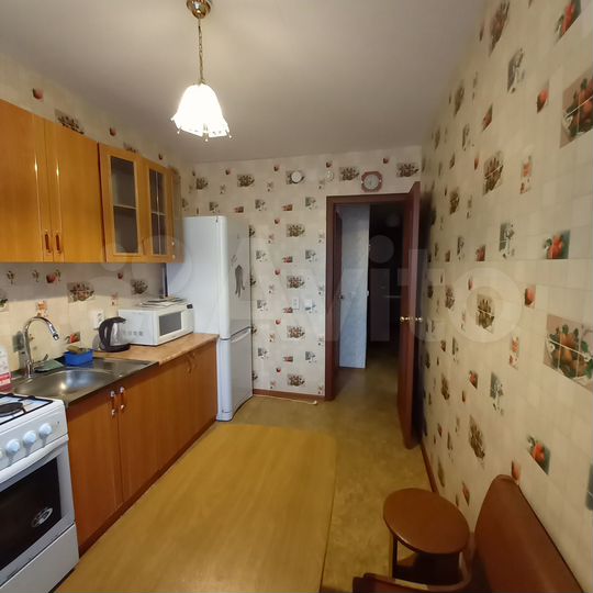 2-к. квартира, 60 м², 1/3 эт.