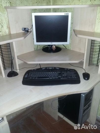 Стол компьютерный