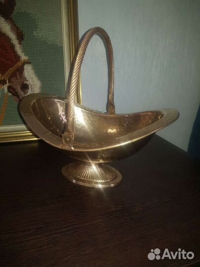 Конфетница с перекидной ручкой. Медь. Индия