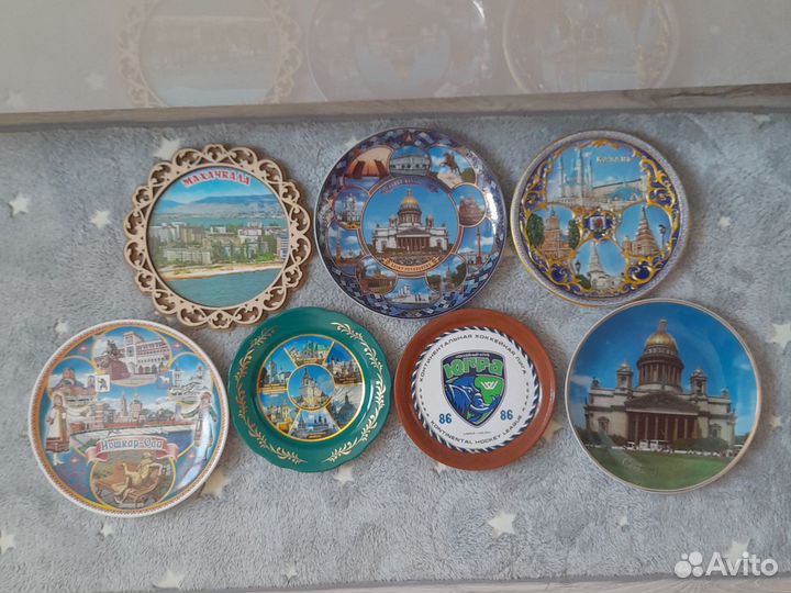 Настенные сувенирные тарелки много, листайте