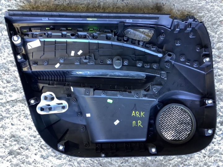 Обшивка двери передняя правая Renault Arkana