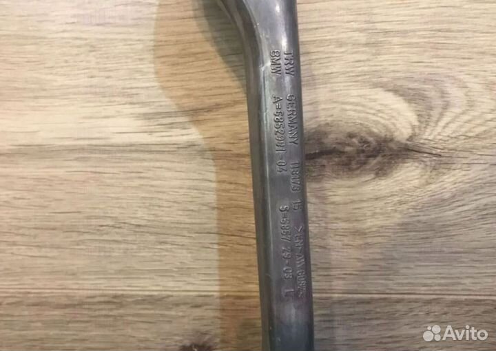 Поперечный рычаг правый